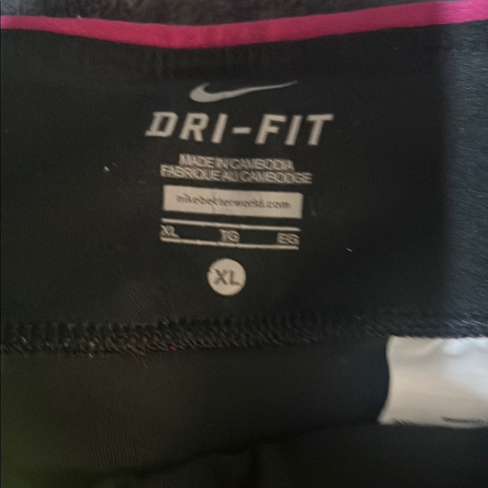 Nike Black and Pink Athletic Leggings - Picture 4 of 10